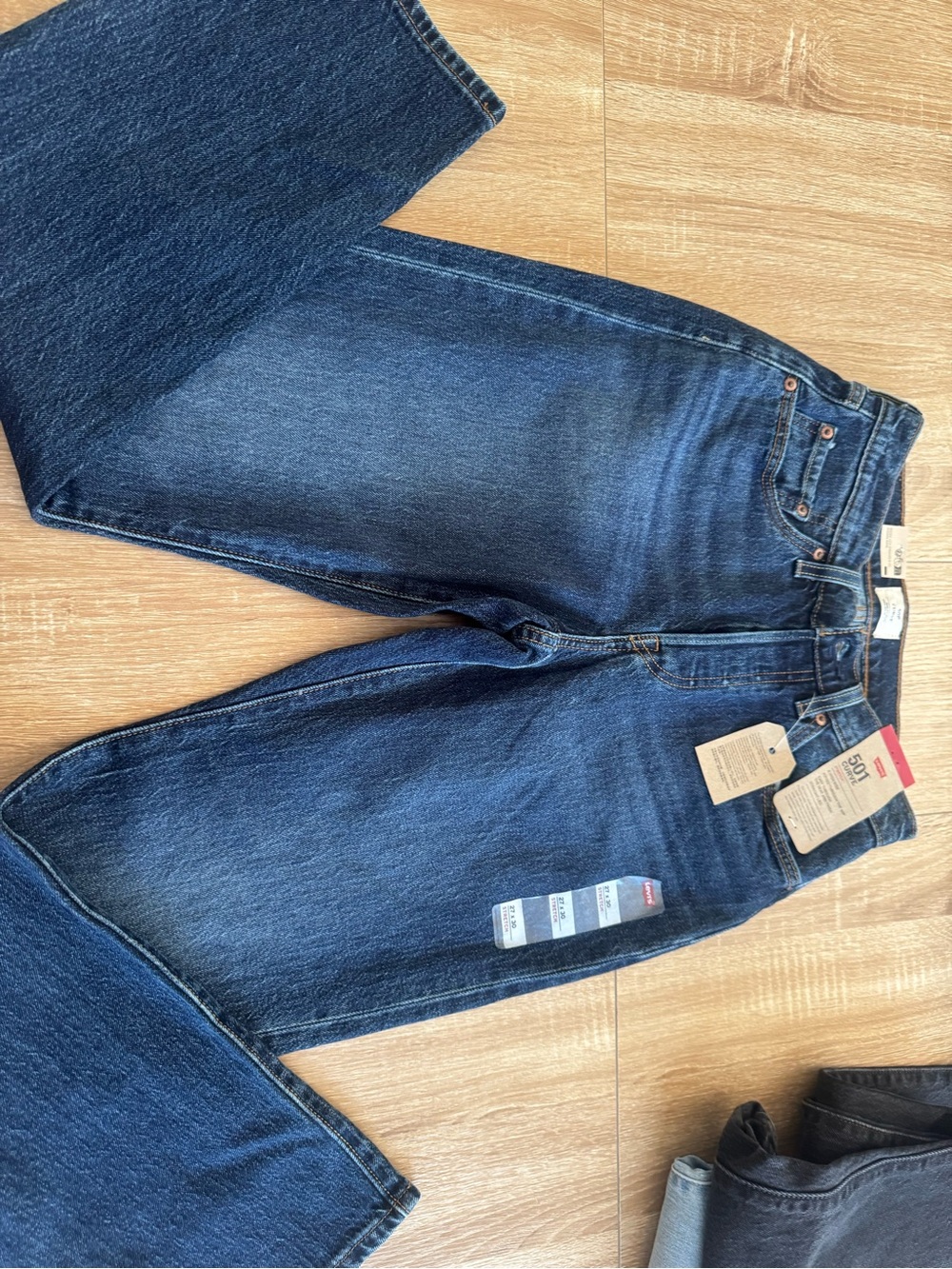 Levi 501 Curve style jeans